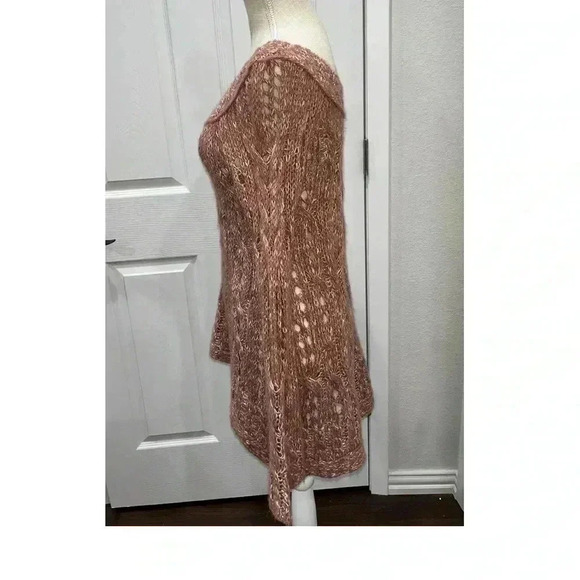 Free People Open knot Scoop neck sweater with flared sleeves, pink and white - Picture 2 of 10